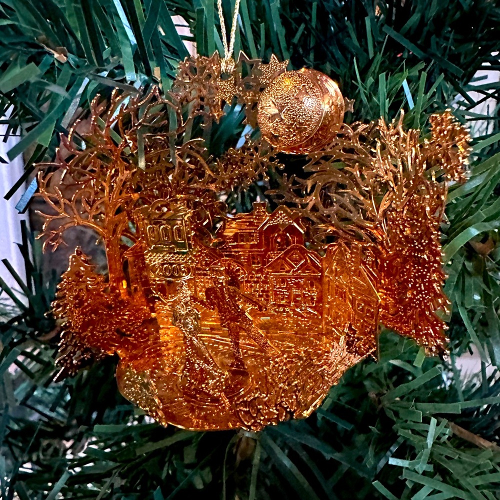 2003 Danbury Mint Gold Christmas Ornament “Midnight Skaters”